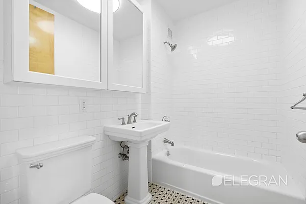 Sold by (Legacy) Elegran | media 9