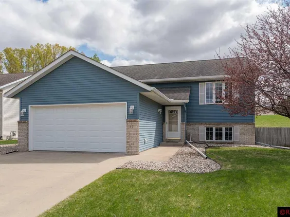 121 Torrey Pines Ct, Mankato, MN 56001