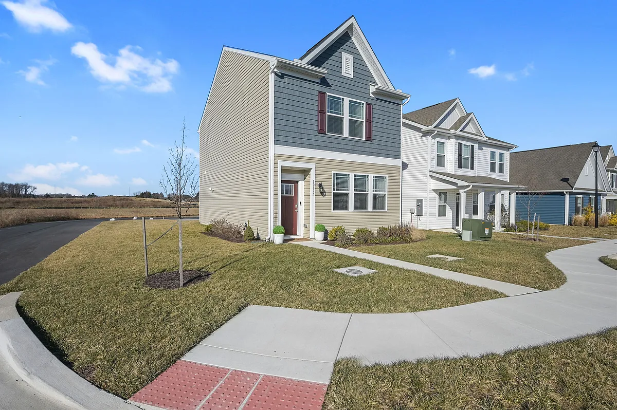 Building Photo - 10875 Farmerfield St