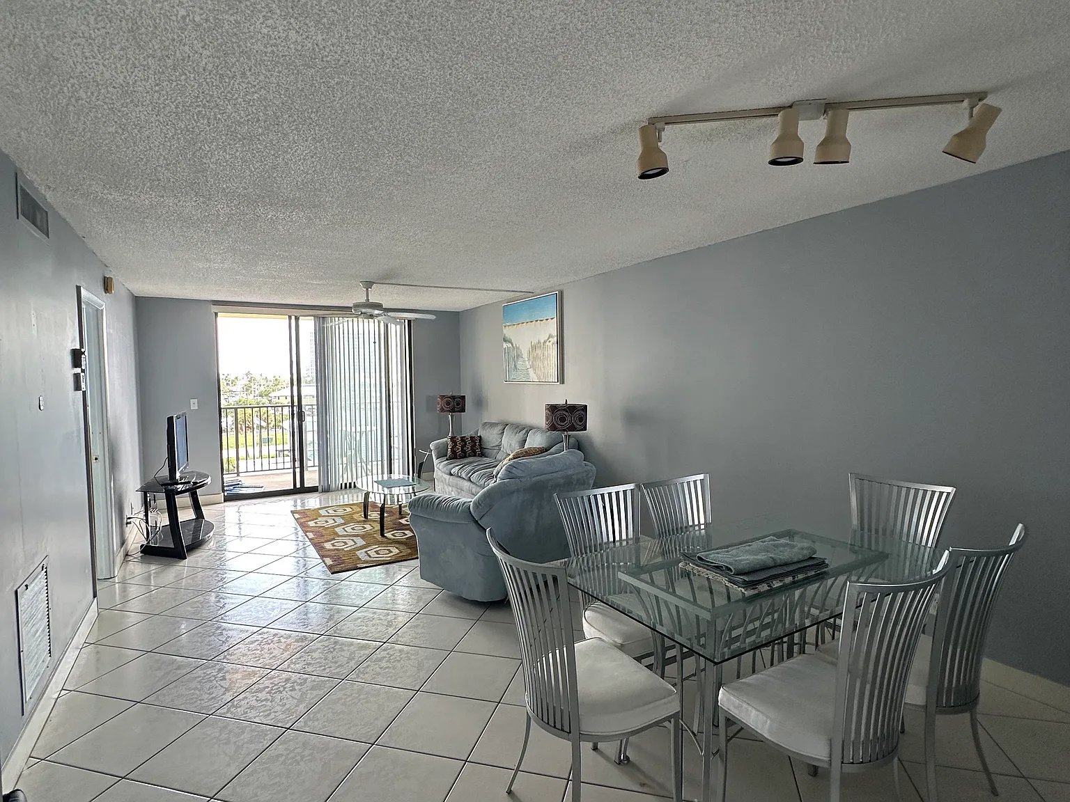 2 bed, 1100 sqft, $2,150 — Photo 3