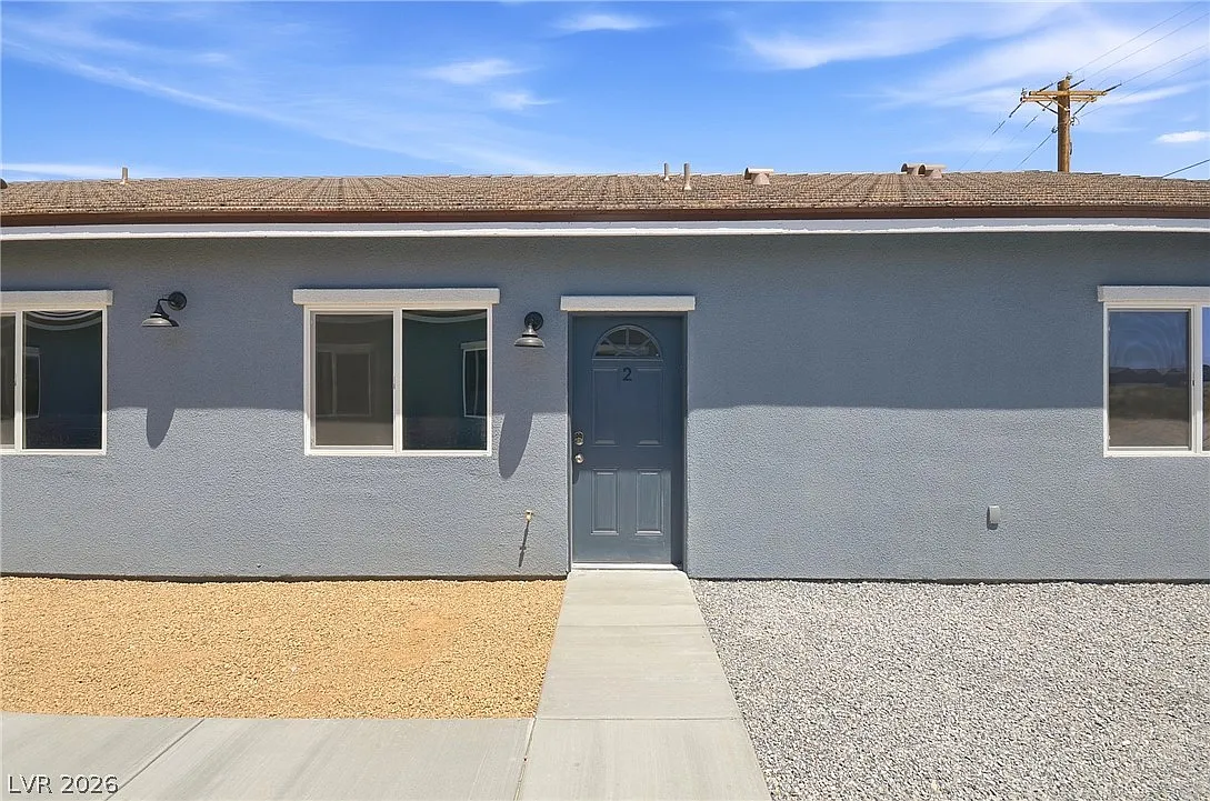 3 bed, 2.0 bath, 2197 sqft, $1,400 — Photo 1