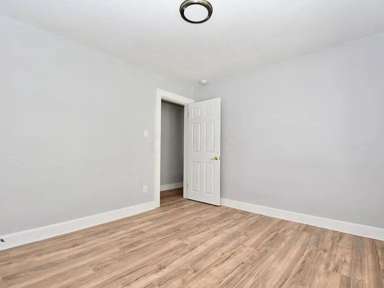 1167 Linwood Ave — Photo 10