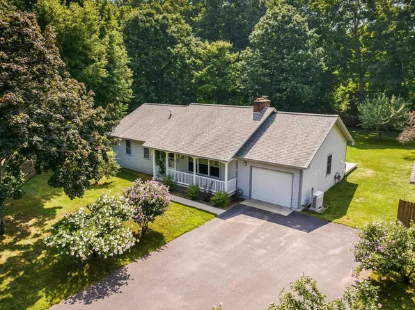 493 Circle Dr, Beulah, MI 49617