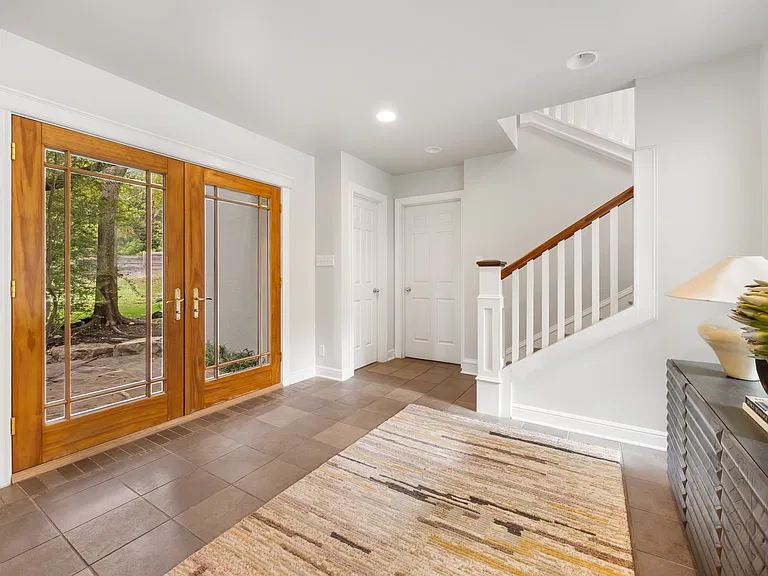 306 Pleasant Dr — Photo 5