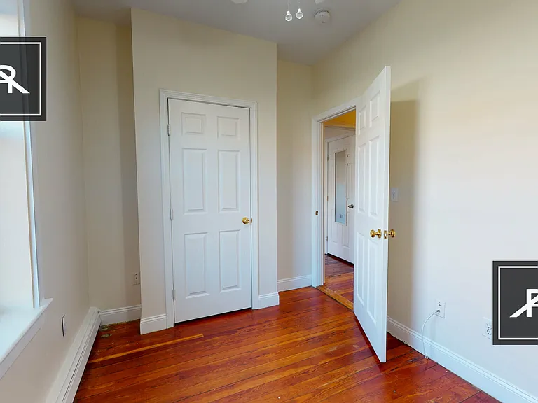 17 Linden St #2 — Photo 8
