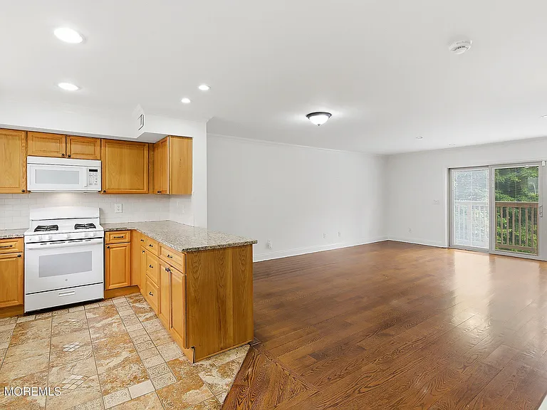 190 Spruce St #10 — Photo 13