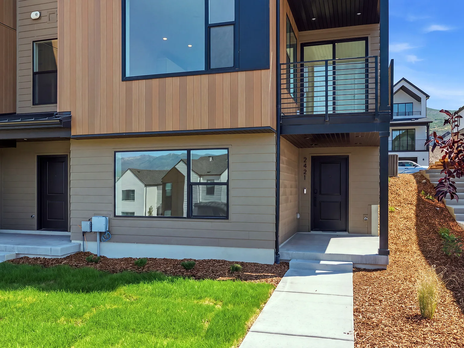 3 bed, 2471 sqft, $3,200 — Photo 3