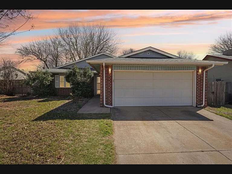 813 Ash Ct — Photo 4