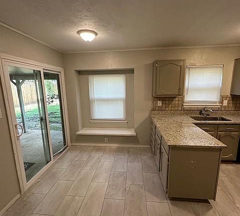 Kitchen and breakfast nook