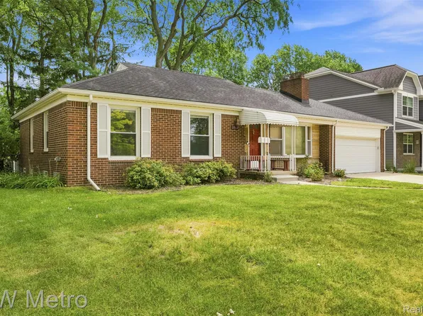 3912 Hillside Dr, Royal Oak, MI 48073