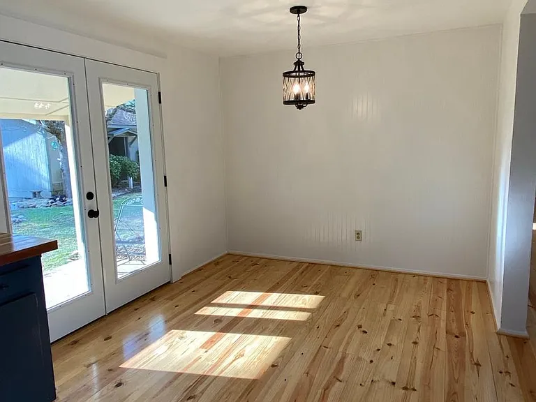 724 Hatcher Cir — Photo 1