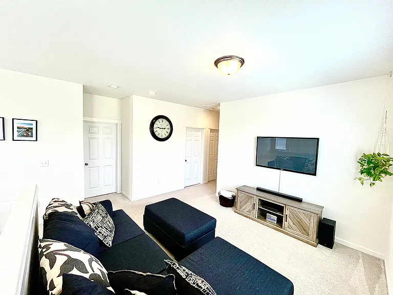 573 McCauley Ave — Photo 10