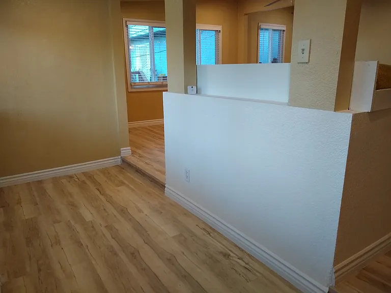 2326 Riverside Dr — Photo 8