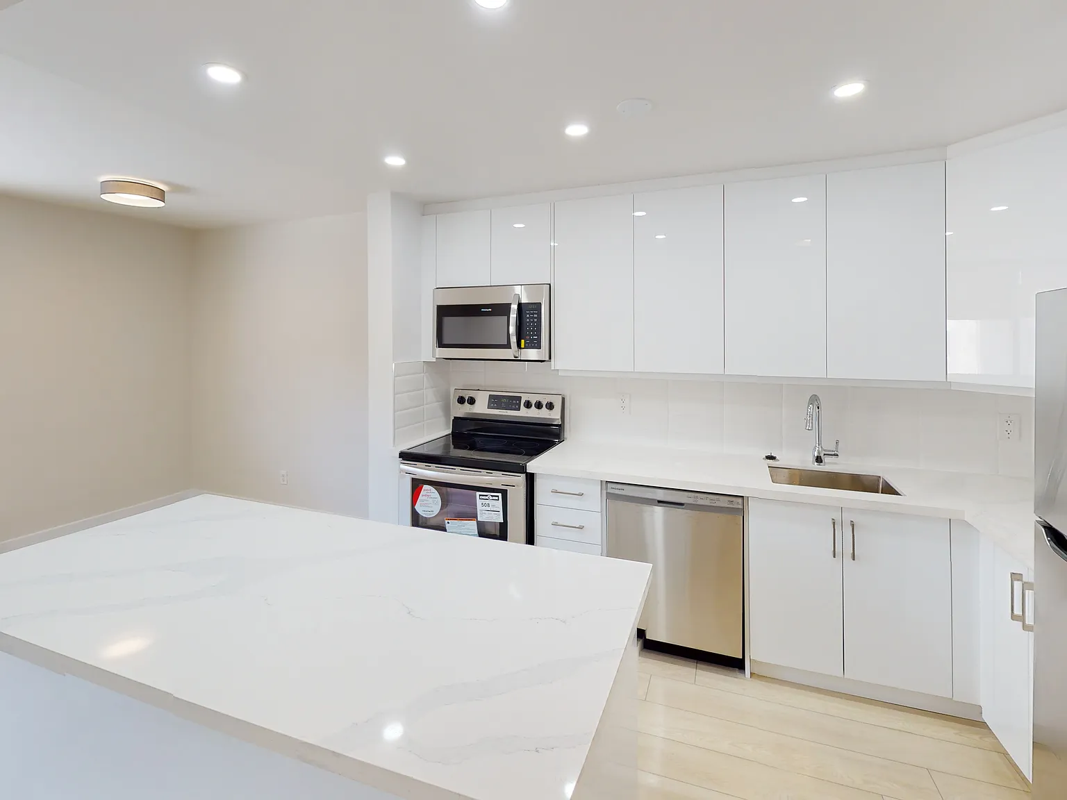 Riverview Apartments — Photo 1