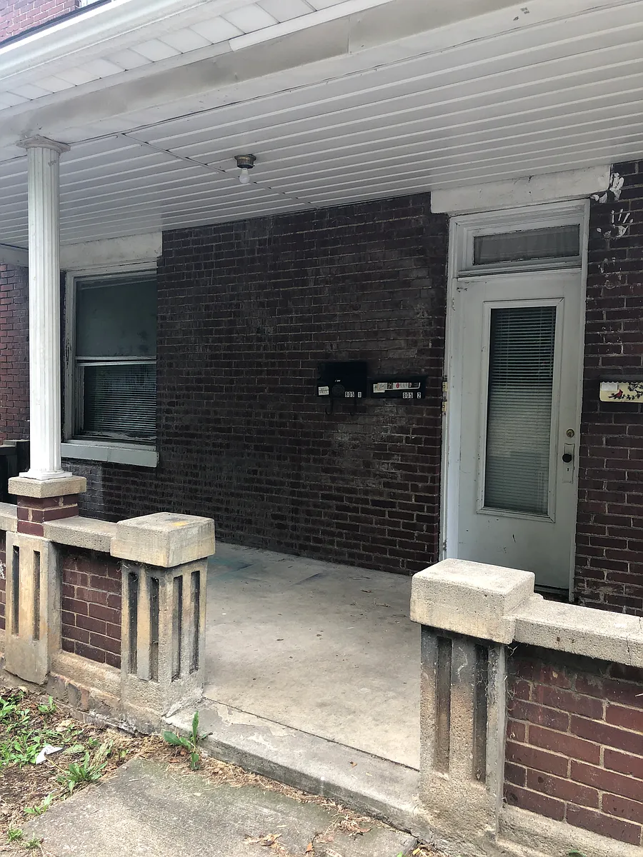 Covered front porch - 805 Grant Ave #2