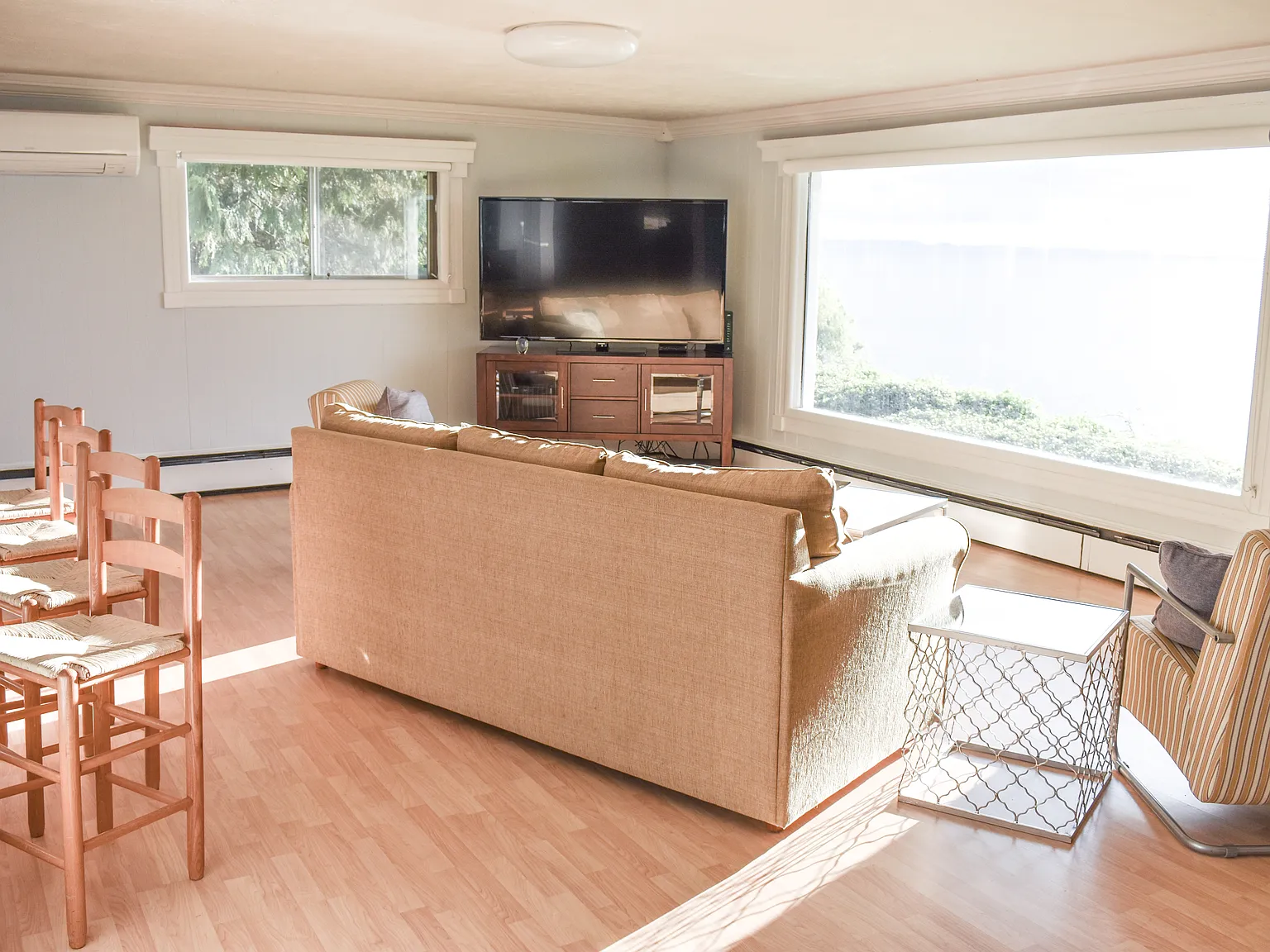 3 bed, 1.5 bath, 1580 sqft, $3,050 — Photo 2