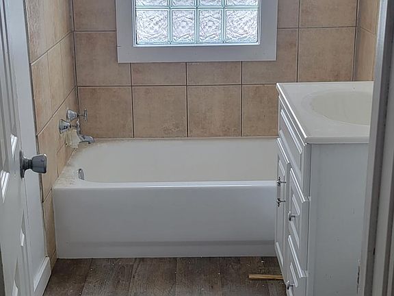 3rd image of 801 Sheridan Ave N #801