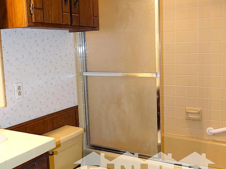 2117 Camelot Dr — Photo 18