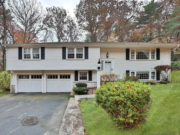 15 Appletree Ln, Walpole, MA 02081