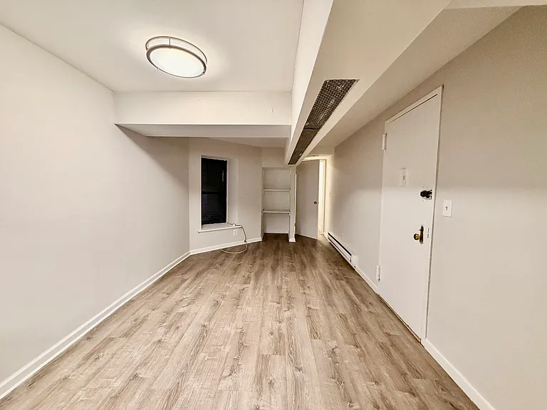 230 W 24th St #1G — Photo 2