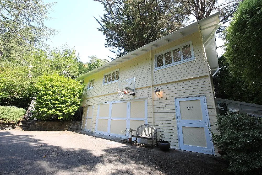 1 Throckmorton Ln photo 1