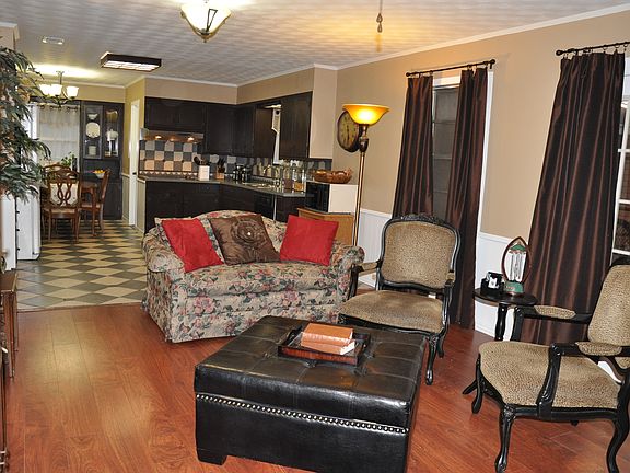 5th image of 311 S Pecan St