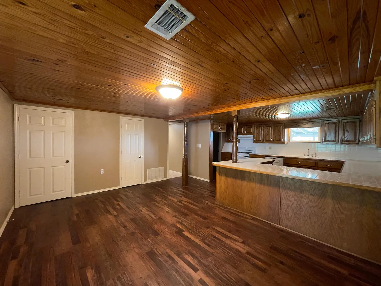 3 bed, 2127 sqft, $1,499 — Photo 2