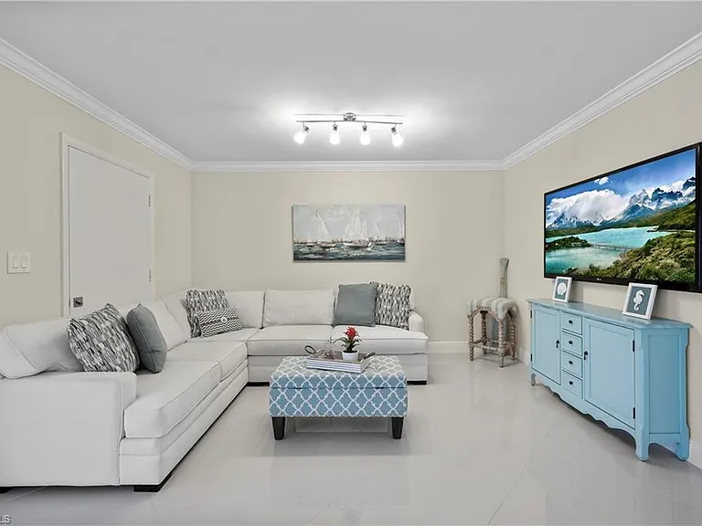 2100 Gulf Shore Blvd N #212 — Photo 8
