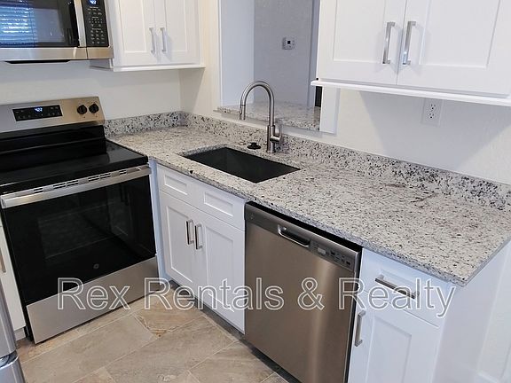 4th image of 2230 Grove St S