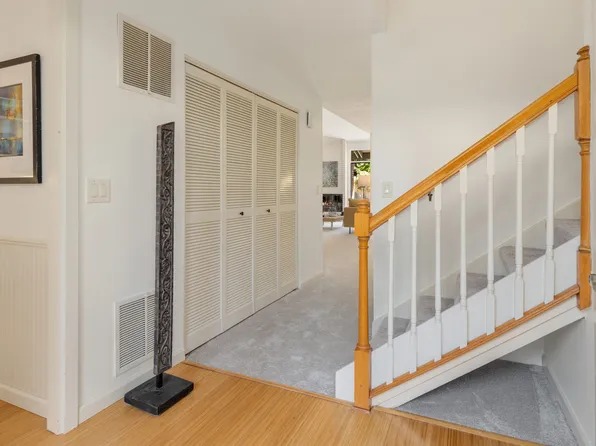 150 142nd Pl NE #39, Bellevue, WA 98007