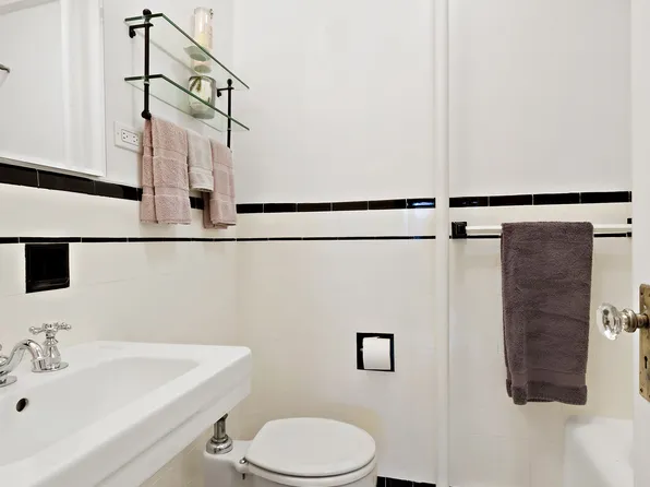 200 East 16th Street image 5 of 7