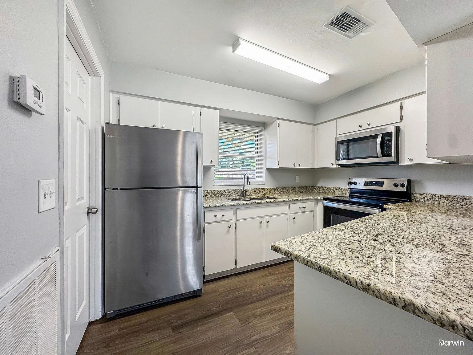 3 bed, 1.0 bath, 1210 sqft, $1,525 — Photo 3