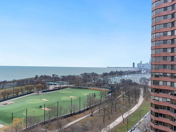 4th image of 2970 N Lake Shore Dr APT 14F