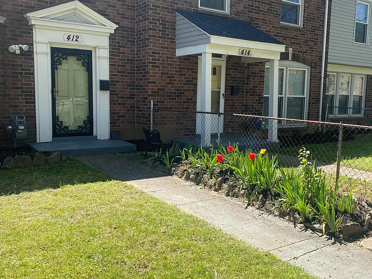 414 W Hill St — Photo 1