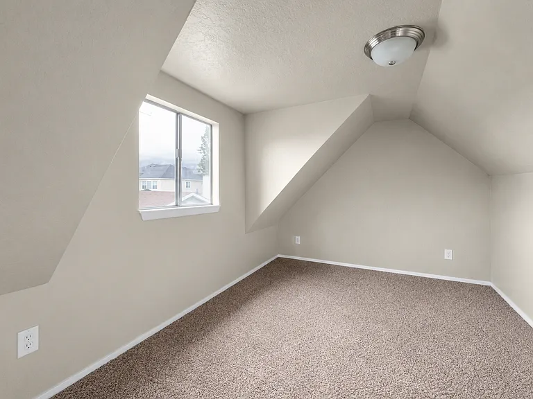 140 W 400 N — Photo 14