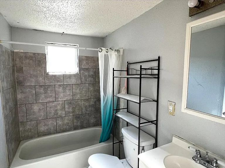7202 Sapphire Ave — Photo 5