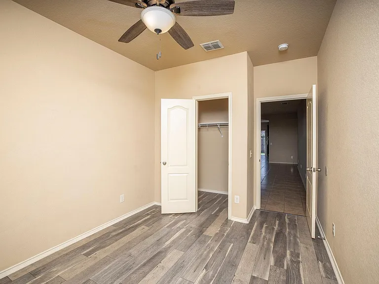 433 Stonebrook Dr — Photo 23