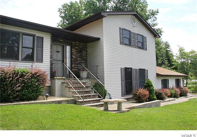 1st image of 8 Hilda Dr