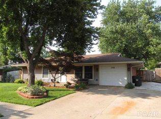 1726 Heisel Ave, Pekin, IL 61554