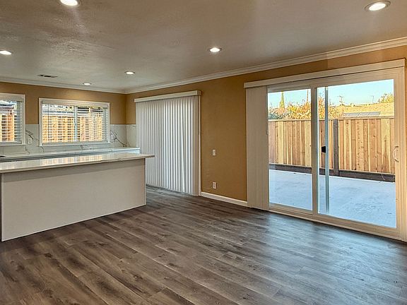 4th image of 3012 Sunburst Dr