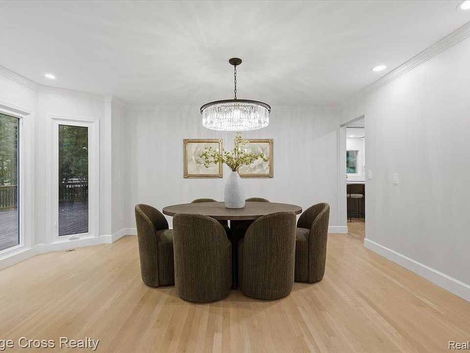 249 Norcliff Dr, photo 13