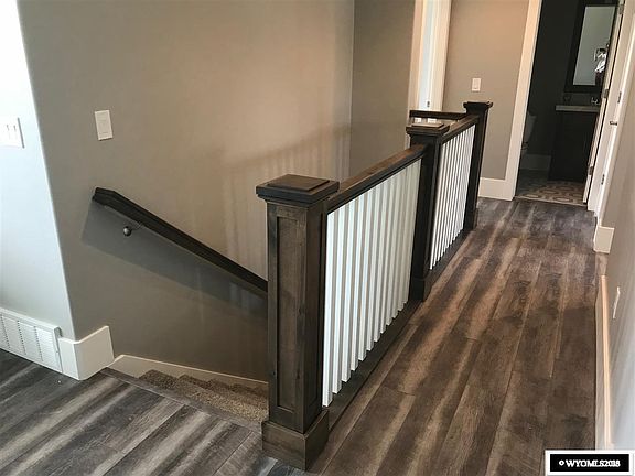 3rd image of 221 Pinnacle Dr