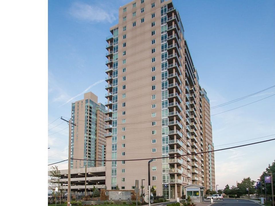 1st image of 901 N Penn St Unit P907