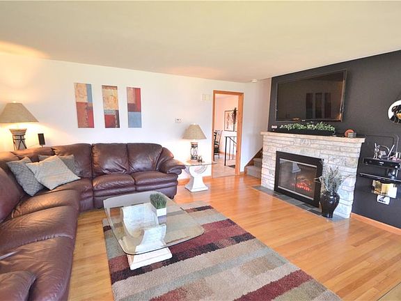 4th image of 5844 Sutton Dr