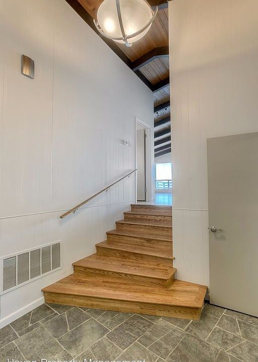 1st image of 5450 Hyada Blvd NE