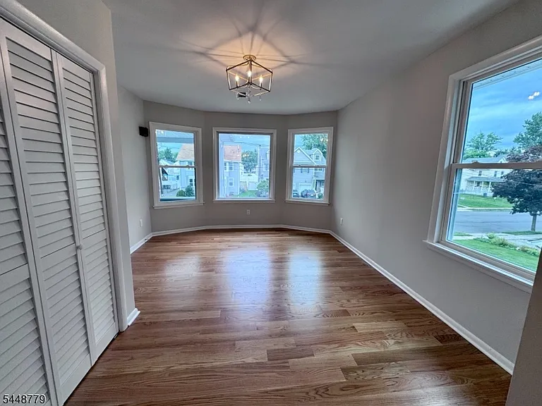 441 W Broad St — Photo 7
