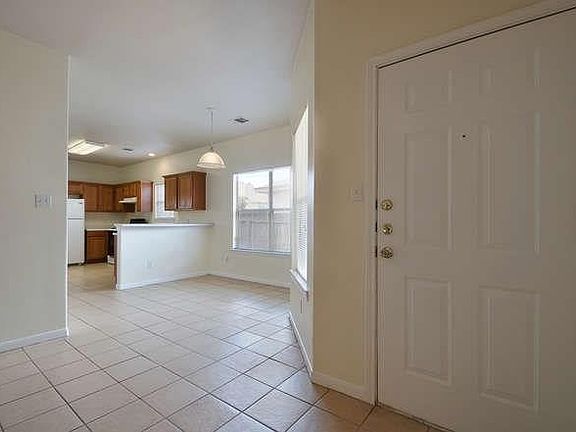 4th image of 2807 Southampton Way APT A