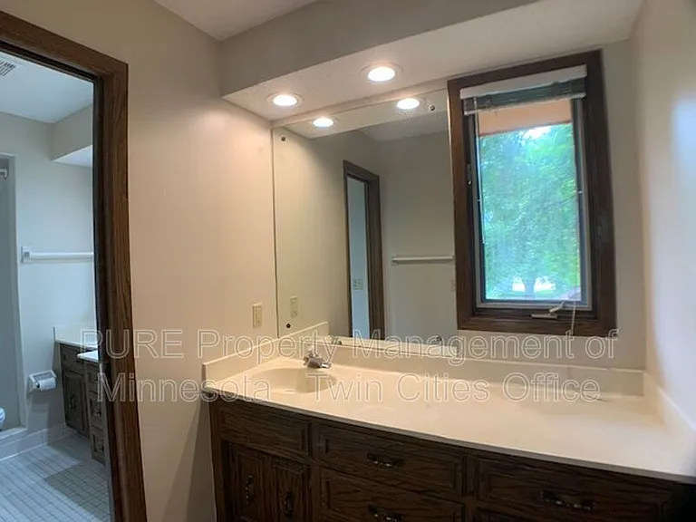 7420 Hyde Park Cir — Photo 10