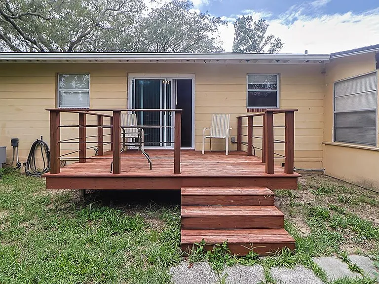 10 Barcelona Ave — Photo 36