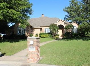 1900 Woodlawn Ct, Gainesville, TX 76240